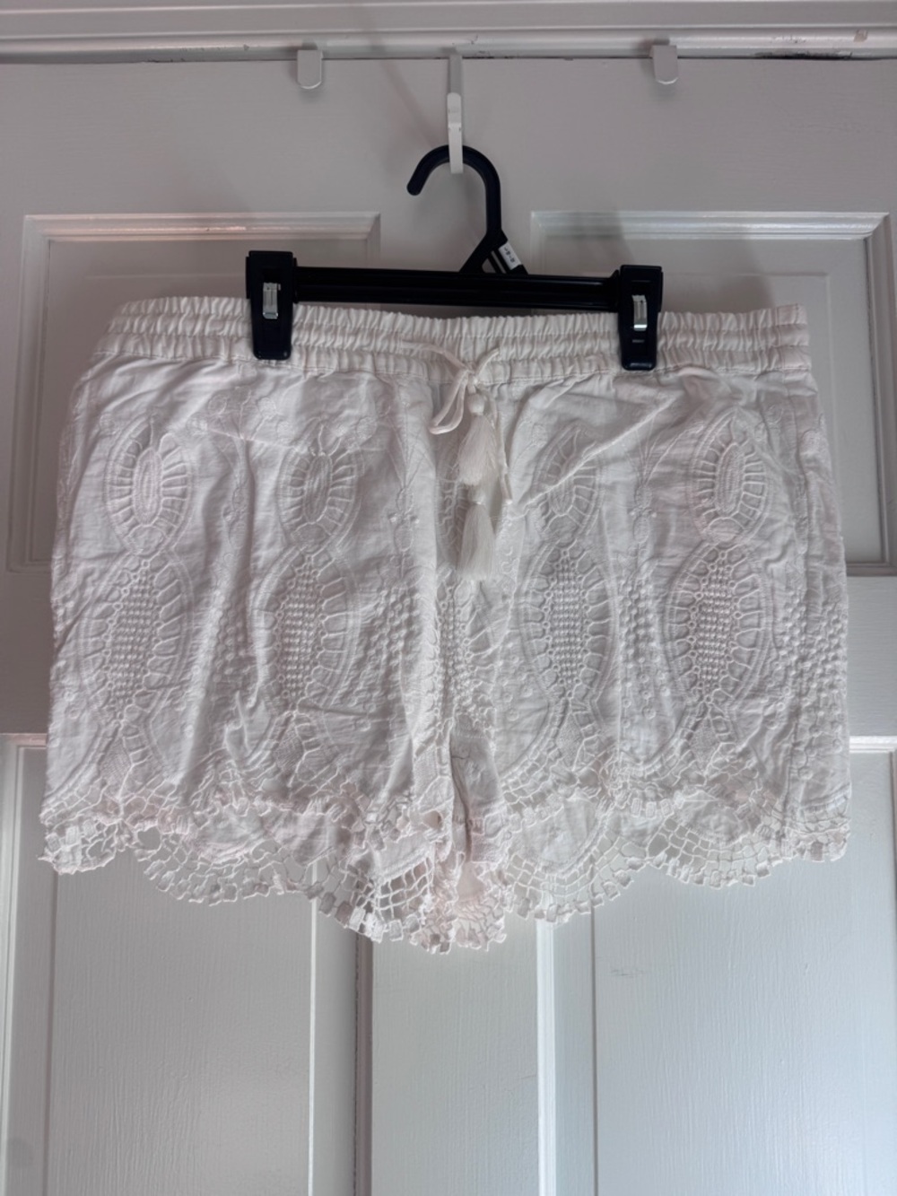 LOFT White Eyelet Lace Shorts Size Medium Boho Cotton Pull-On